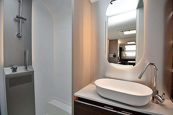 Adria Adria 663 HT Alpina, Queenbed 24 of 27