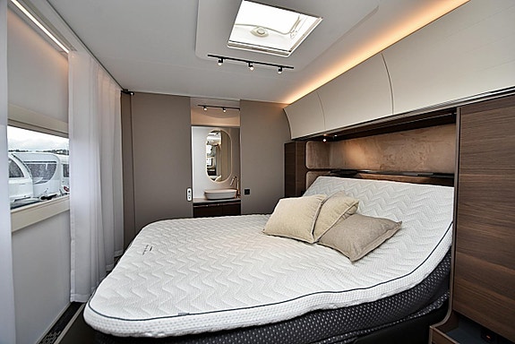 Adria Adria 663 HT Alpina, Queenbed 11 of 27