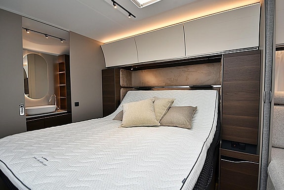 Adria Adria 663 HT Alpina, Queenbed 12 of 27