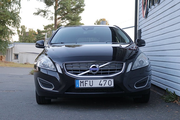 Volvo V60 2 of 18