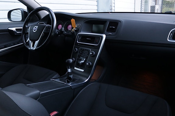Volvo V60 8 of 18