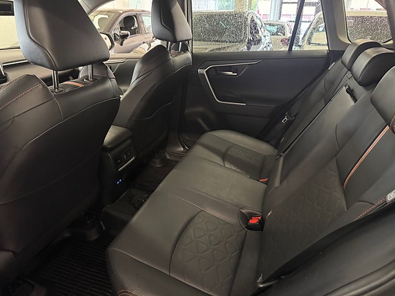 Toyota RAV4 19 of 25