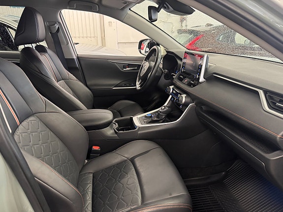 Toyota RAV4 17 of 25