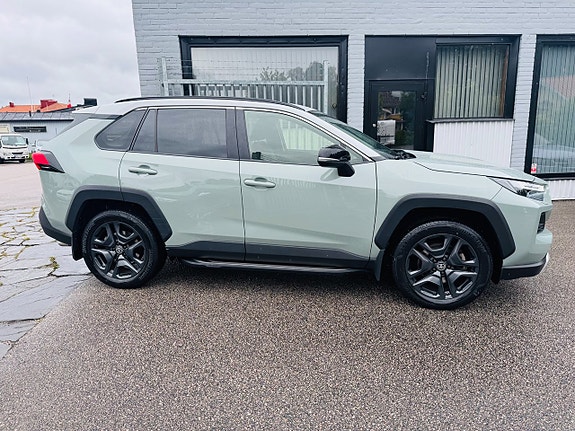 Toyota RAV4 10 of 25
