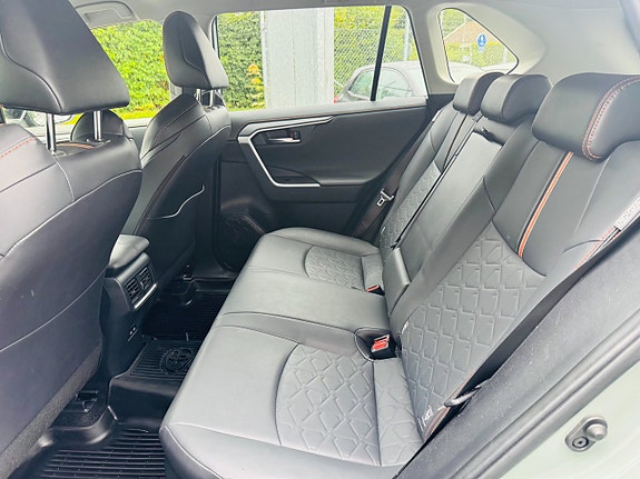 Toyota RAV4 7 of 25
