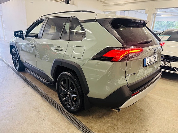 Toyota RAV4 16 of 25