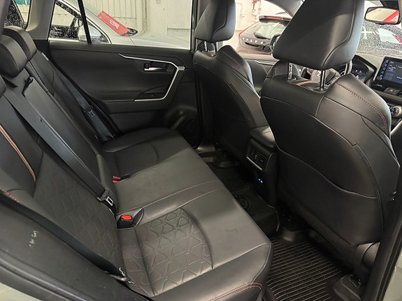 Toyota RAV4 18 of 25