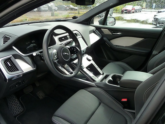 Jaguar I-PACE 6 of 6