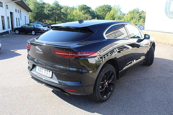 Jaguar I-PACE 6 of 8