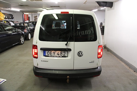 Volkswagen Caddy Maxi 9 of 18