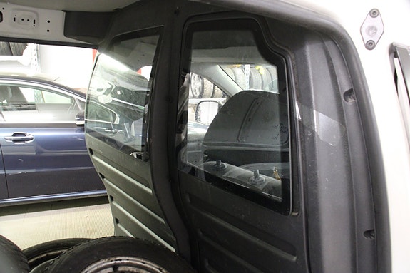 Volkswagen Caddy Maxi 16 of 18