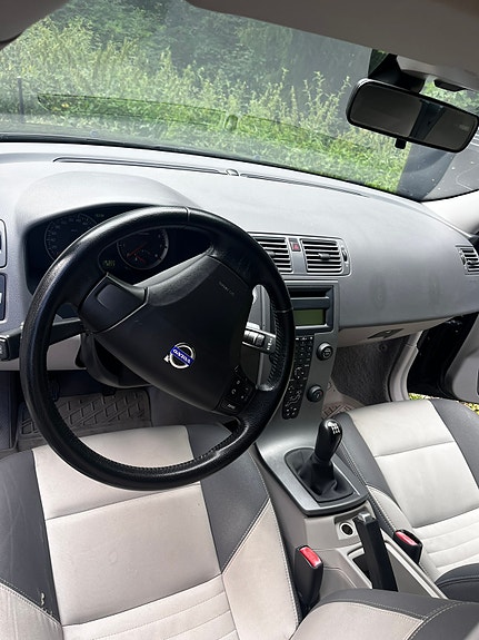 Volvo V50 7 of 9