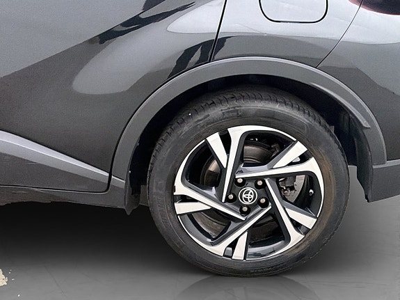 Toyota C-HR 26 of 28