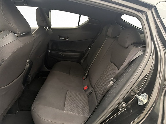 Toyota C-HR 21 of 28
