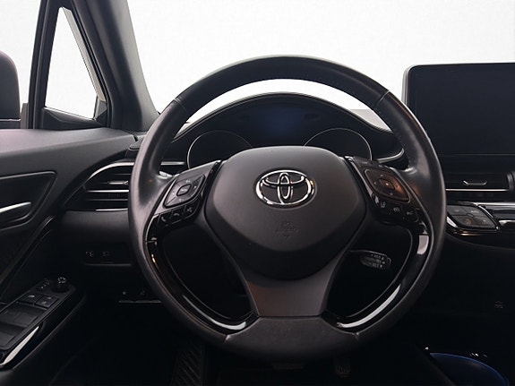 Toyota C-HR 12 of 28