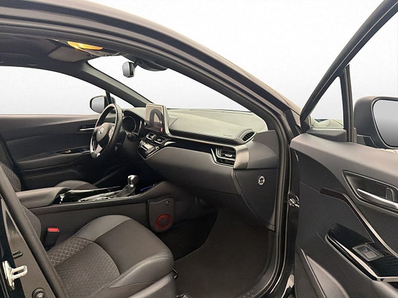 Toyota C-HR 23 of 28