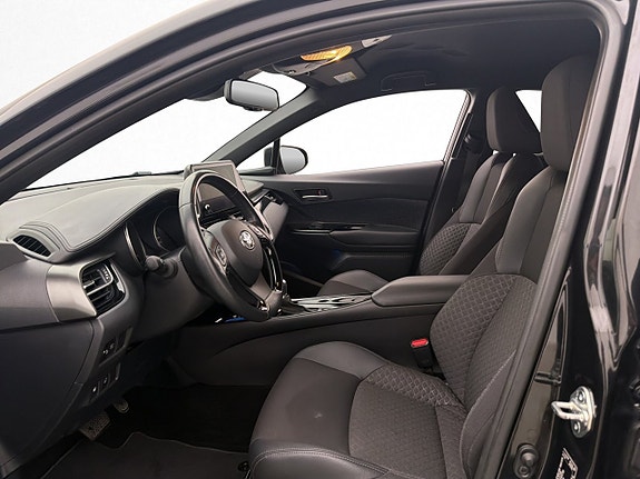 Toyota C-HR 10 of 28