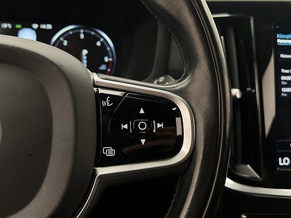 Volvo V60 Cross Country 21 of 30