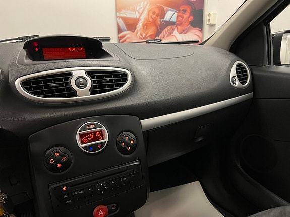Renault Clio 18 of 24