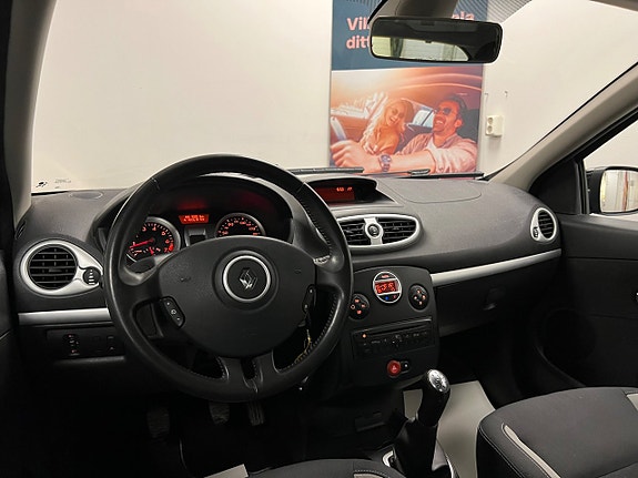 Renault Clio 11 of 24
