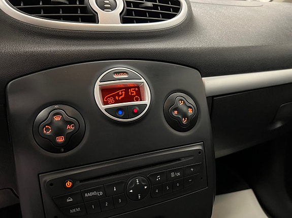 Renault Clio 17 of 24