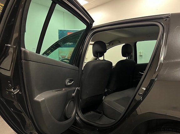 Renault Clio 21 of 24