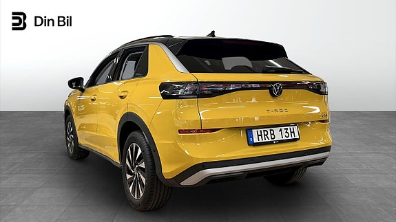 Volkswagen T-Roc 3 of 12