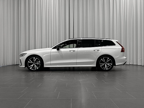 Volvo V60 2 of 14