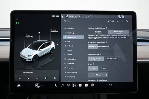 Tesla Model Y 11 of 27