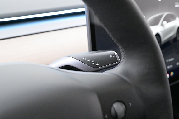 Tesla Model Y 8 of 27