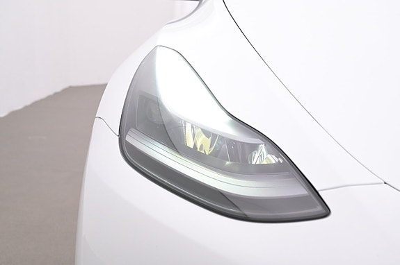 Tesla Model Y 26 of 27