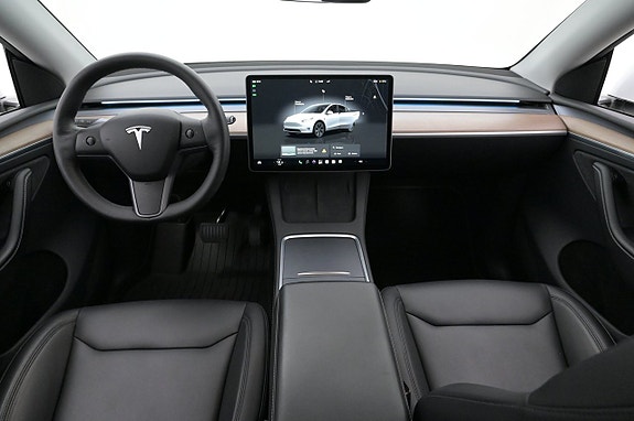 Tesla Model Y 6 of 27