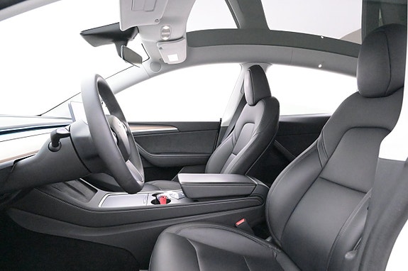 Tesla Model Y 9 of 27