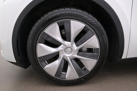 Tesla Model Y 27 of 27
