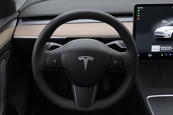 Tesla Model Y 7 of 27