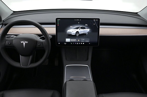 Tesla Model Y 6 of 27
