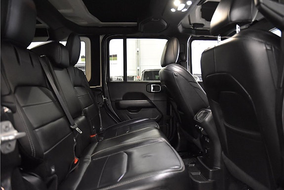 Jeep Wrangler Unlimited 13 of 22