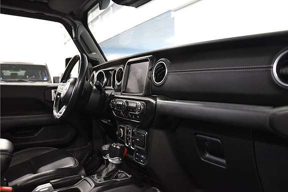 Jeep Wrangler Unlimited 8 of 22