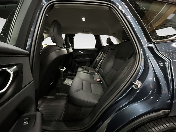 Volvo XC60 10 of 16