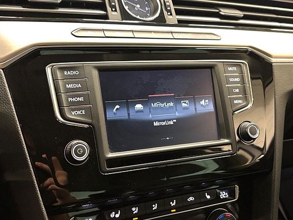 Volkswagen Passat 19 of 26
