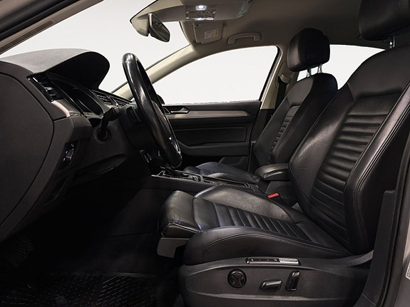 Volkswagen Passat 10 of 26