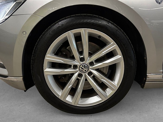Volkswagen Passat 8 of 26