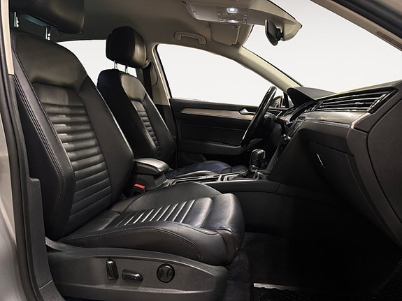 Volkswagen Passat 16 of 26
