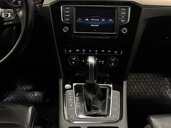 Volkswagen Passat 12 of 26