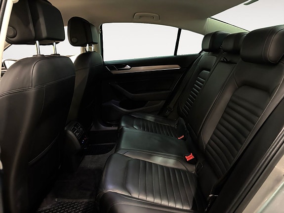 Volkswagen Passat 15 of 26
