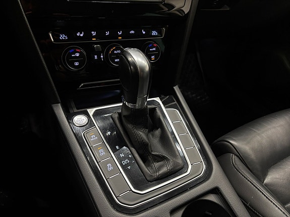 Volkswagen Passat 23 of 26