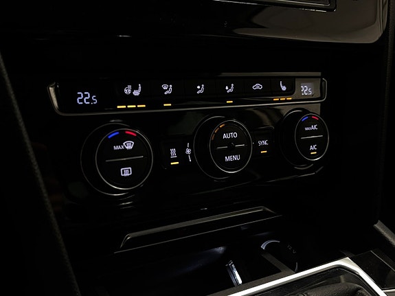 Volkswagen Passat 24 of 26