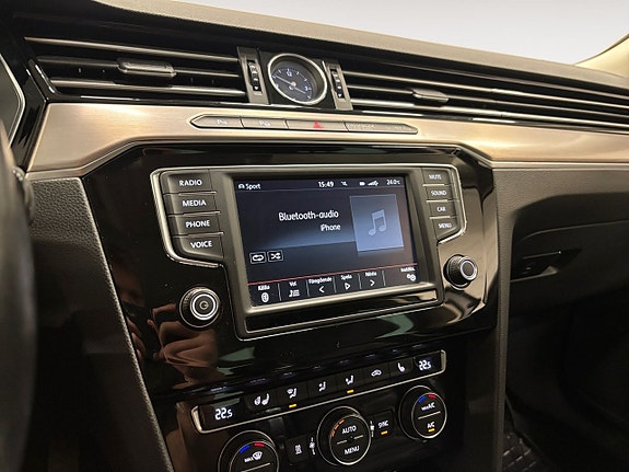 Volkswagen Passat 21 of 26