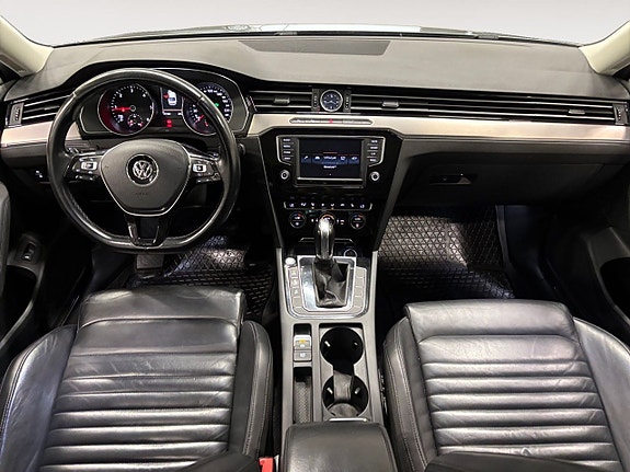 Volkswagen Passat 11 of 26