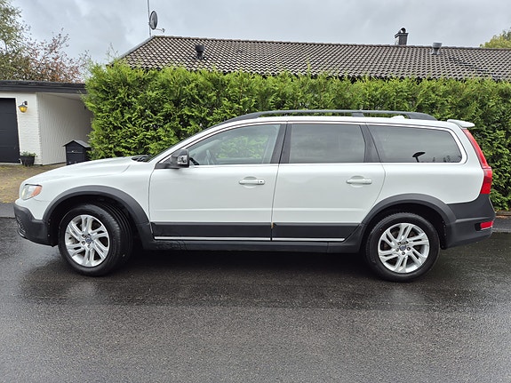 Volvo XC70 2 of 14